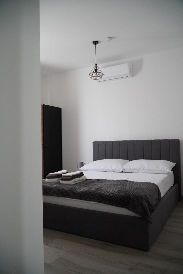 Fjaka Apartments & Rooms Шибеник Номер фото