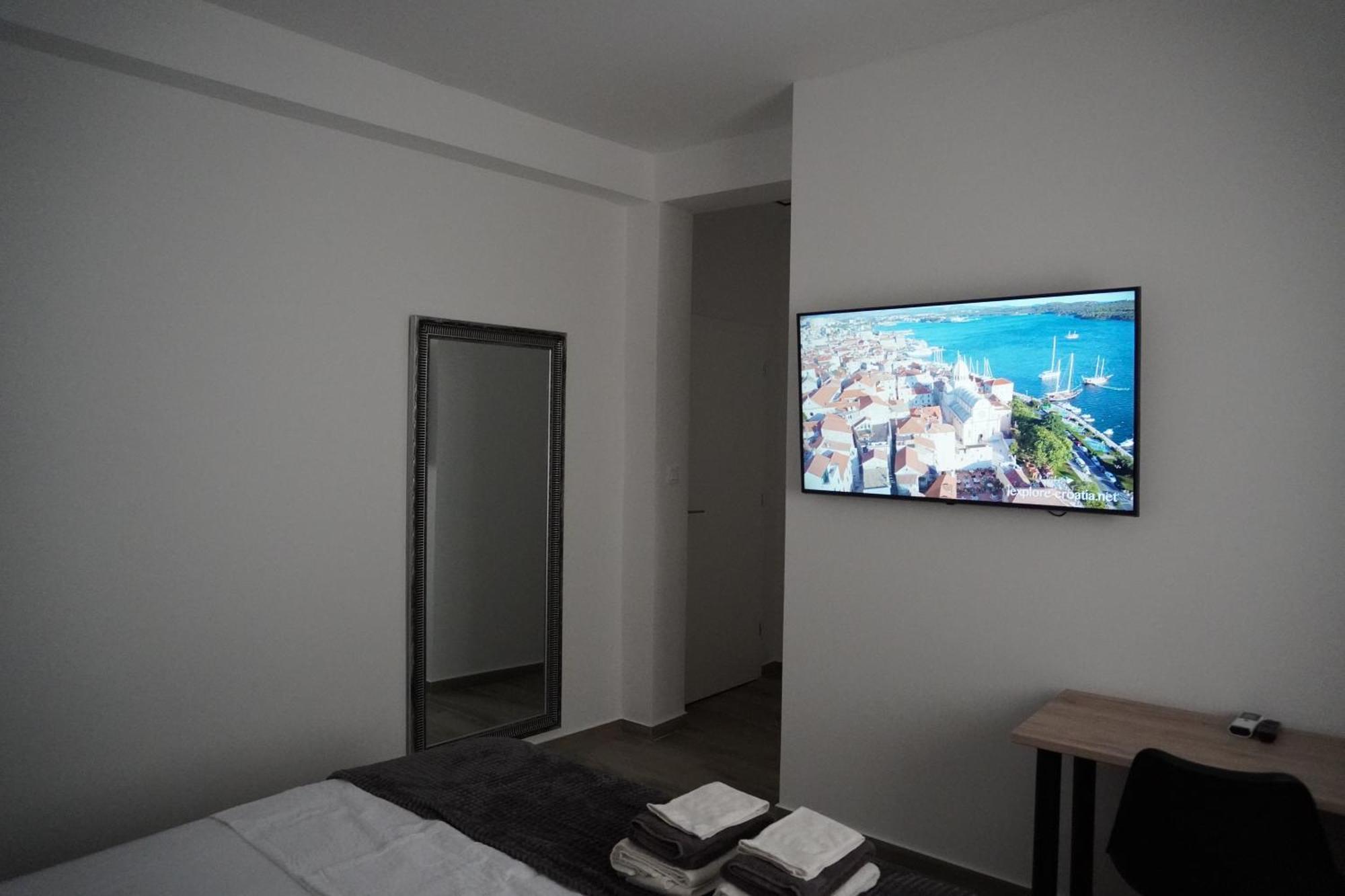 Fjaka Apartments & Rooms Шибеник Экстерьер фото