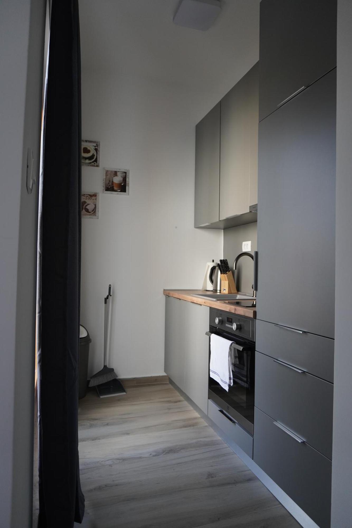 Fjaka Apartments & Rooms Шибеник Экстерьер фото